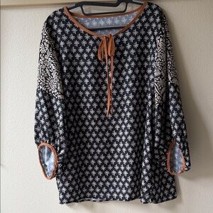 Black and White Patterned Women's Top
